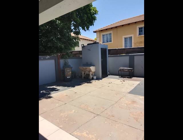 4 BEDROOM HOUSE FOR SALE IN ROSSLYN